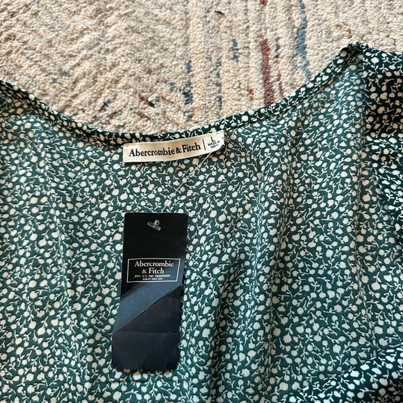 NWT Abercrombie & Fitch Floral Top Size L - Picture 11 of 14